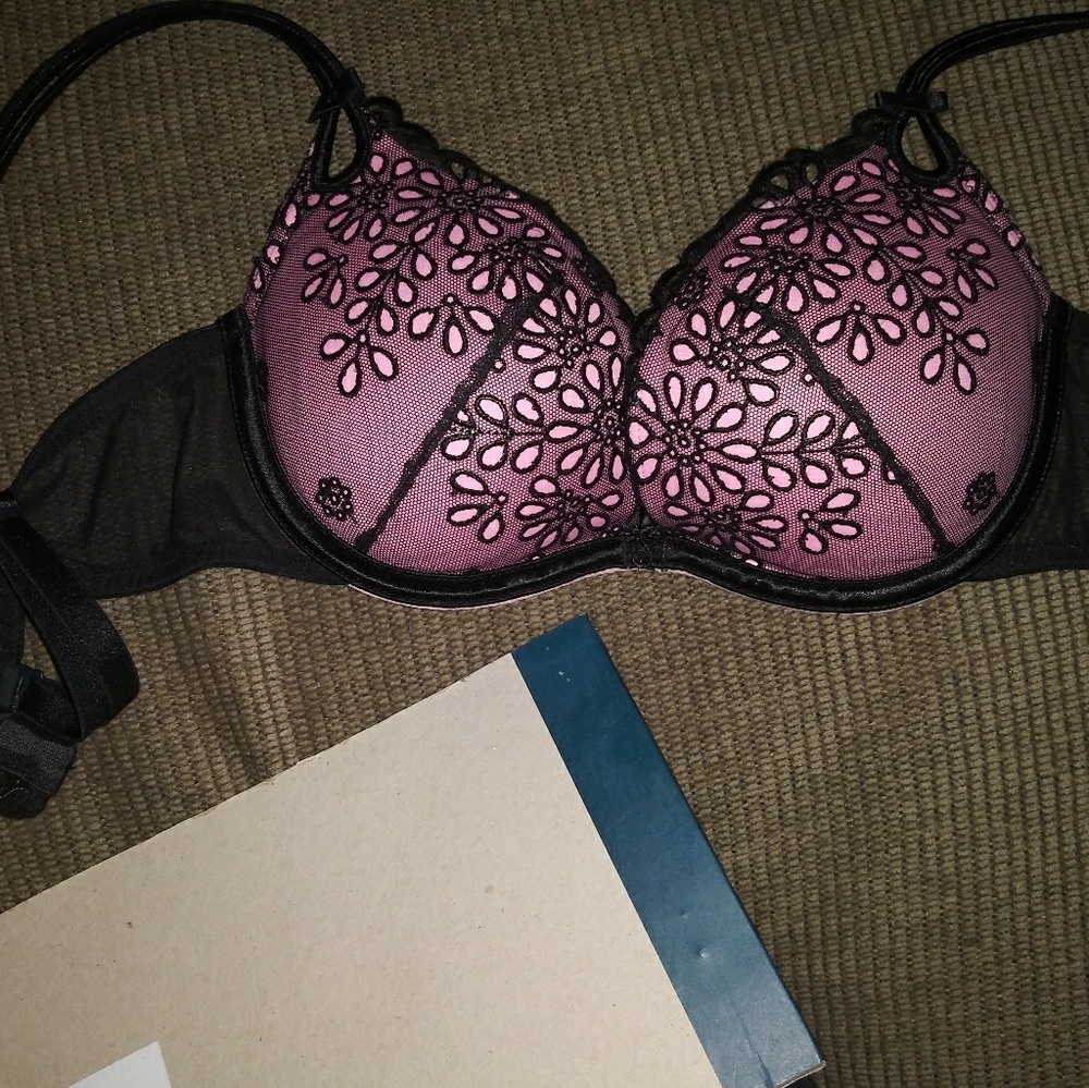 Sexy little thing V.S bra